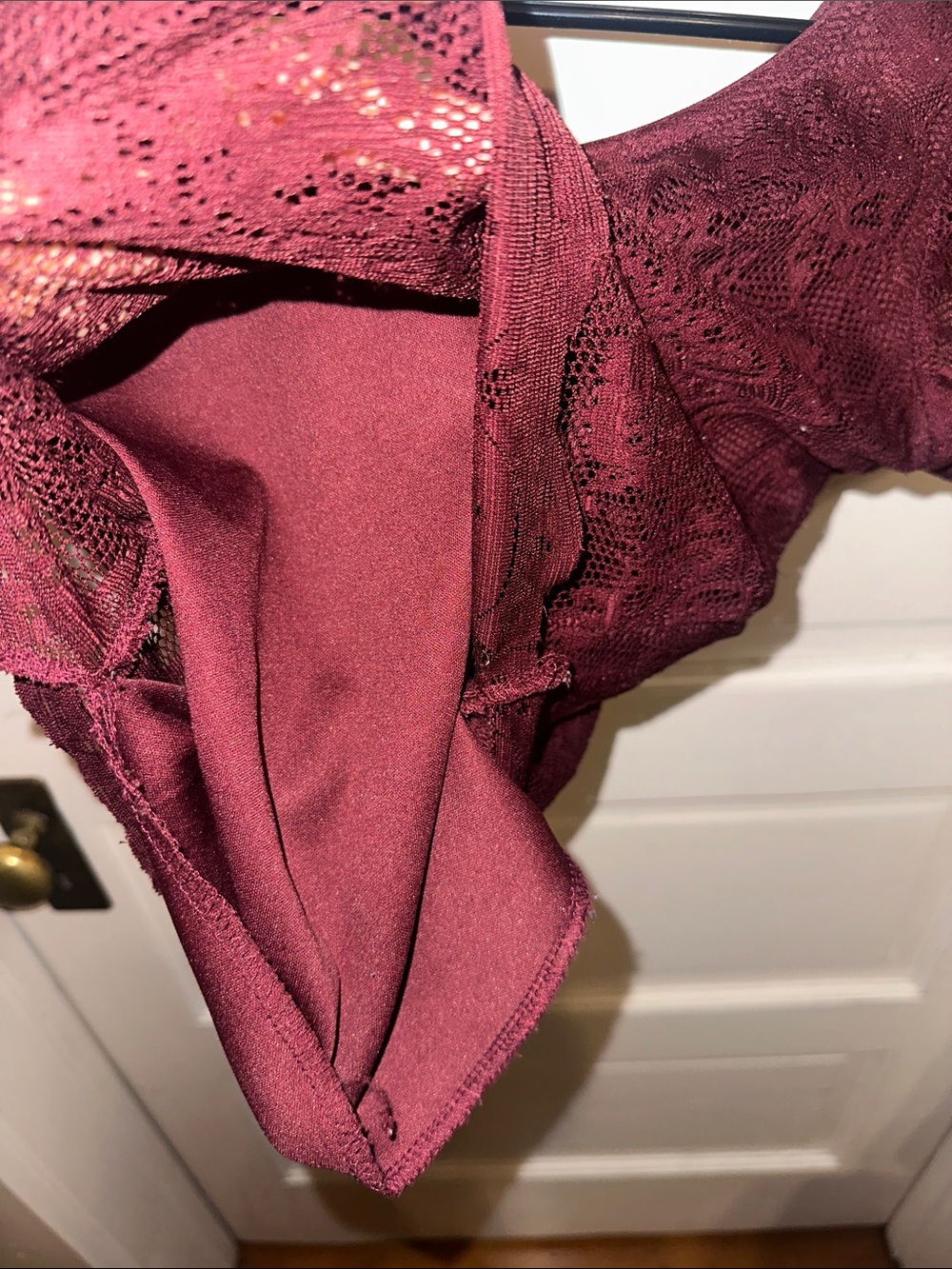 Lace Scoop Neck Cap Sleeve Burgundy Red Scalloped Hem Crop Top - Picture 8 of 13